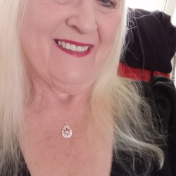 Carole is looking for singles for a date